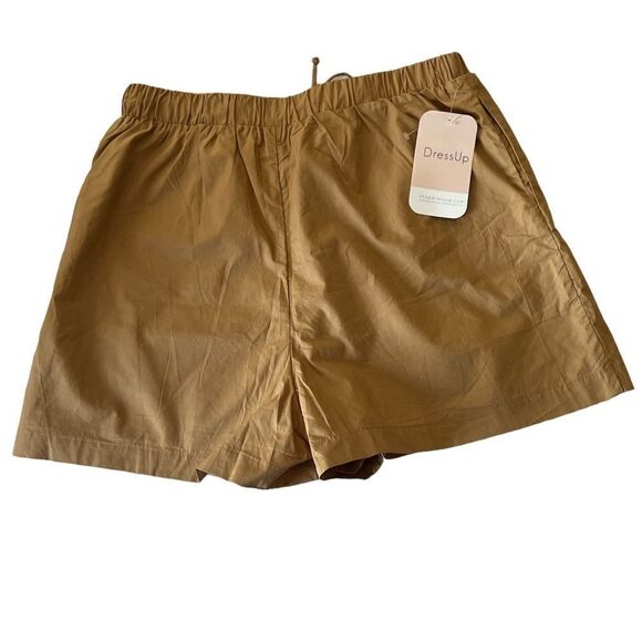 🆕 2 pc Set Cresent Button Down and Shorts Set size M - Picture 6 of 13